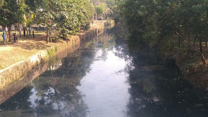 এলাকাবাসী এখন এই খালকে ‘কালন্দী’ (কালো পানির খাল) নামে ডাকে। ছবি: মাসুক হৃদয়